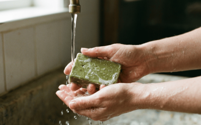 Peu de mousse, mais un nettoyage efficace : pourquoi la mousse n’est pas un gage de propreté